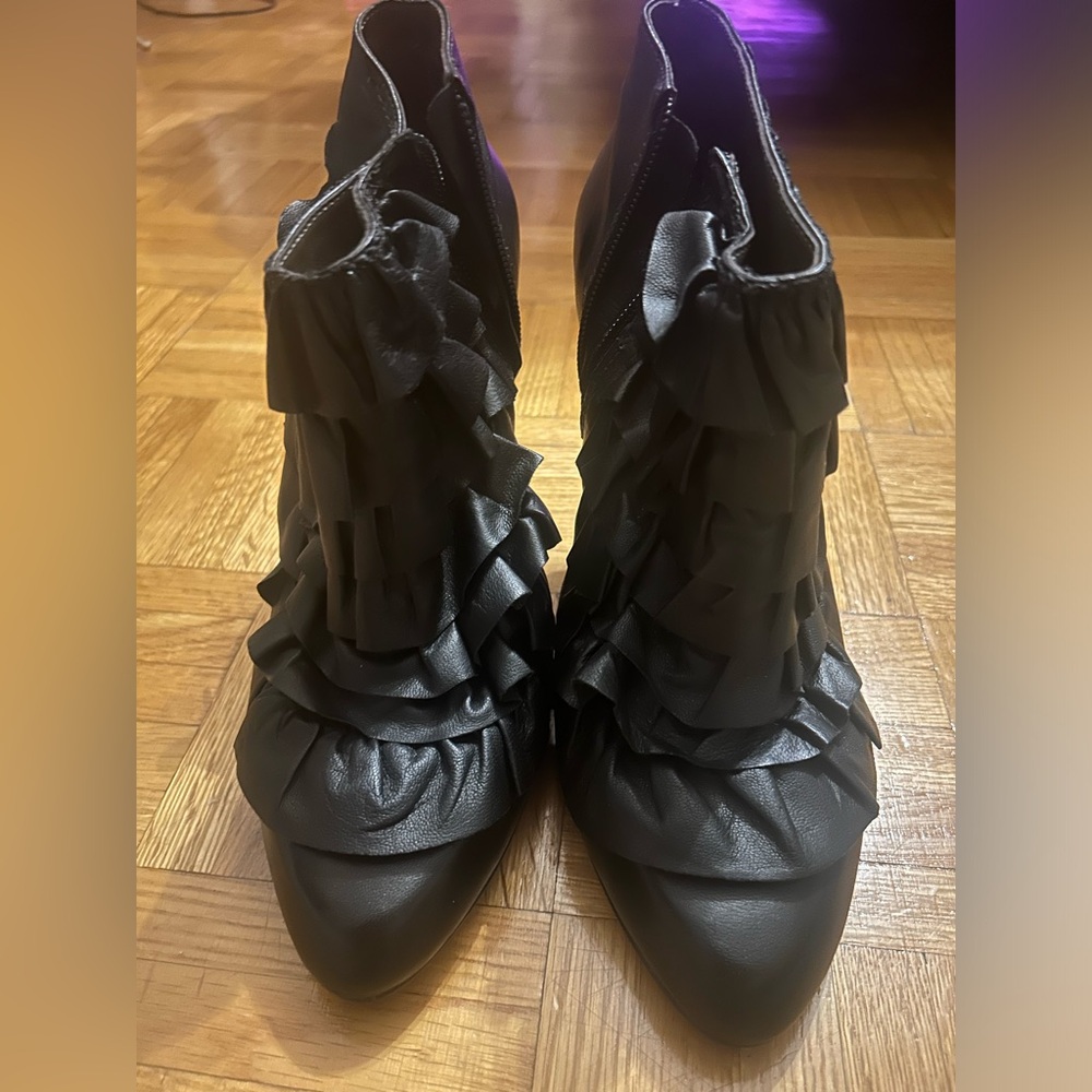 Bcbg heels - Picture 2 of 5